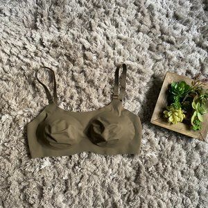 Knix Evolution Wireless Bra Size 4, 34C 32D 34D